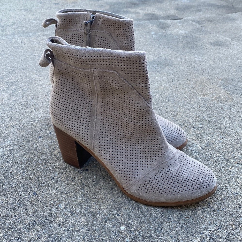 Women’s Tan Suede TOMS booties size 8.5